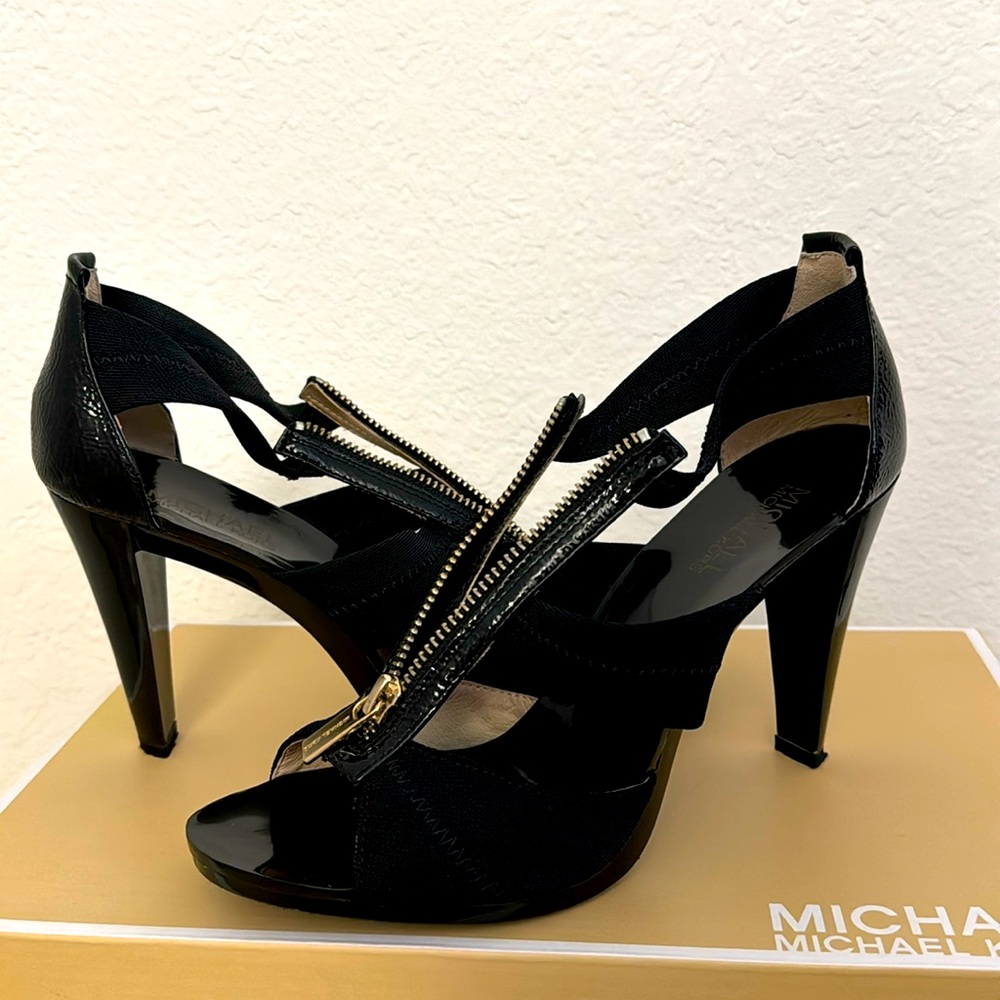 Michael Kors Sandal.